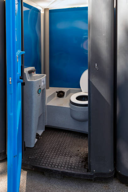 Best Porta potty rental near me  in Ixonia, WI